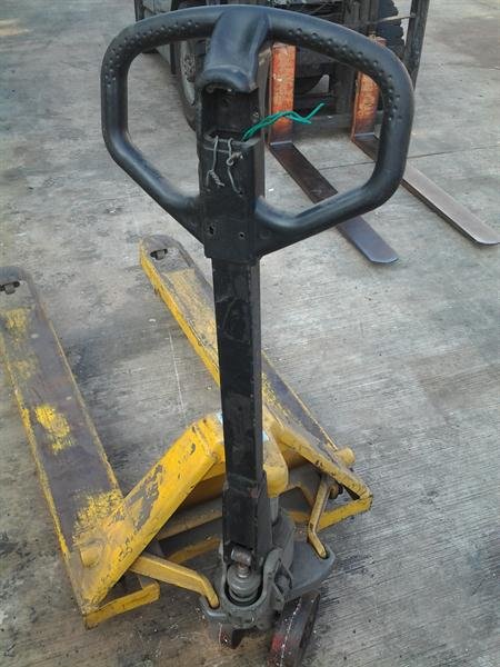 Pallet Truck Handle and chain broken