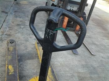 Pallet Truck Handle and chain broken closer lookup